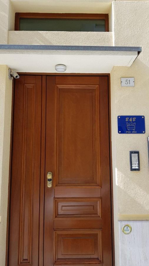Tres Chic Bed & Breakfast ชิวิตาโนวา มาร์เค ภายนอก รูปภาพ