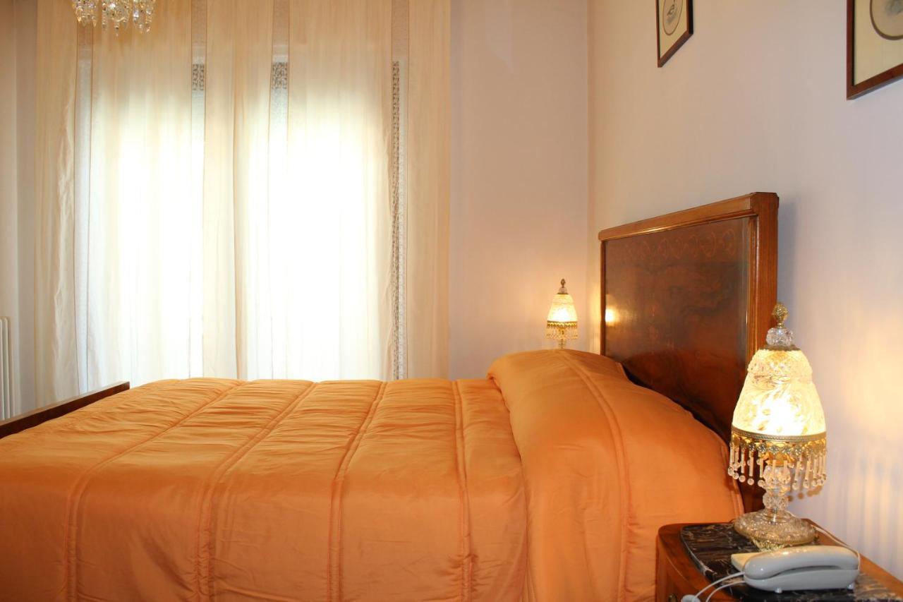 Tres Chic Bed & Breakfast ชิวิตาโนวา มาร์เค ภายนอก รูปภาพ