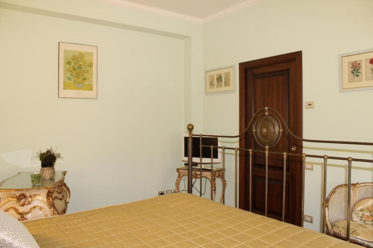 Tres Chic Bed & Breakfast ชิวิตาโนวา มาร์เค ภายนอก รูปภาพ