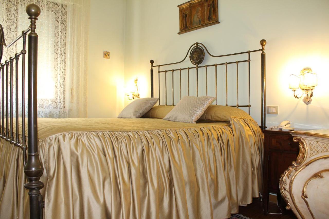 Tres Chic Bed & Breakfast ชิวิตาโนวา มาร์เค ภายนอก รูปภาพ